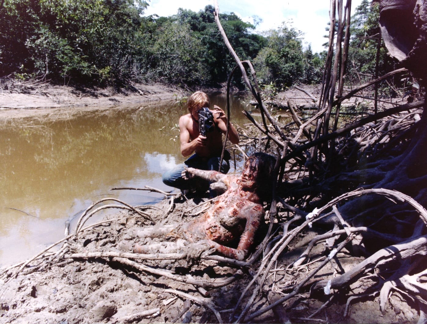 CANNIBAL HOLOCAUST (1981) - UHD Deluxe Edition - Alan Yates Collectors Bundle (LIMITED TO X UNITS 🇺🇸/🇨🇦)